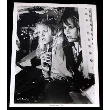 AIRPORT 1975 US Press Still 2 8x10 - 1974 - Jack Smight, Charlton Heston