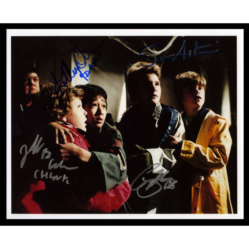 LES GOONIES Photo Signée par le casting ! 20x25 - 1985 - Sean Astin, Corey Feldman N2