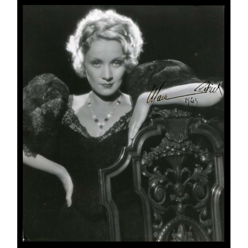 MARLENE DIETRICH Signed Photo 7x10 - 1943 - ,