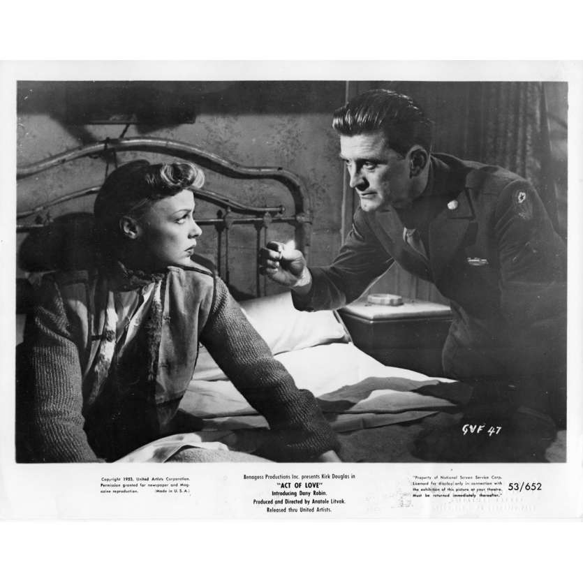 ACT OF LOVE Movie Still N2 8x10 in. USA - 1953 - Anatole Litvak, Kirk Douglas