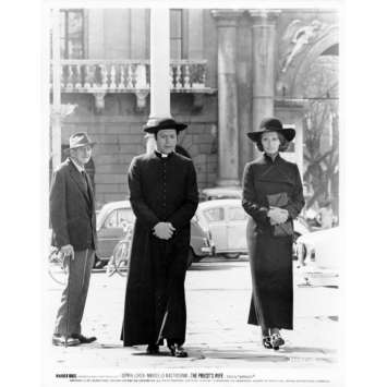 THE PRIEST'S WIFE Movie Still N26 8x10 in. - 1970 - Dino Risi, Marcello Mastroianni, Sophia Loren THE PRIEST'S WIFE Movie Still N26 8x10 in. - 1970 - Dino Risi, Marcello Mastroianni, Sophia Loren
