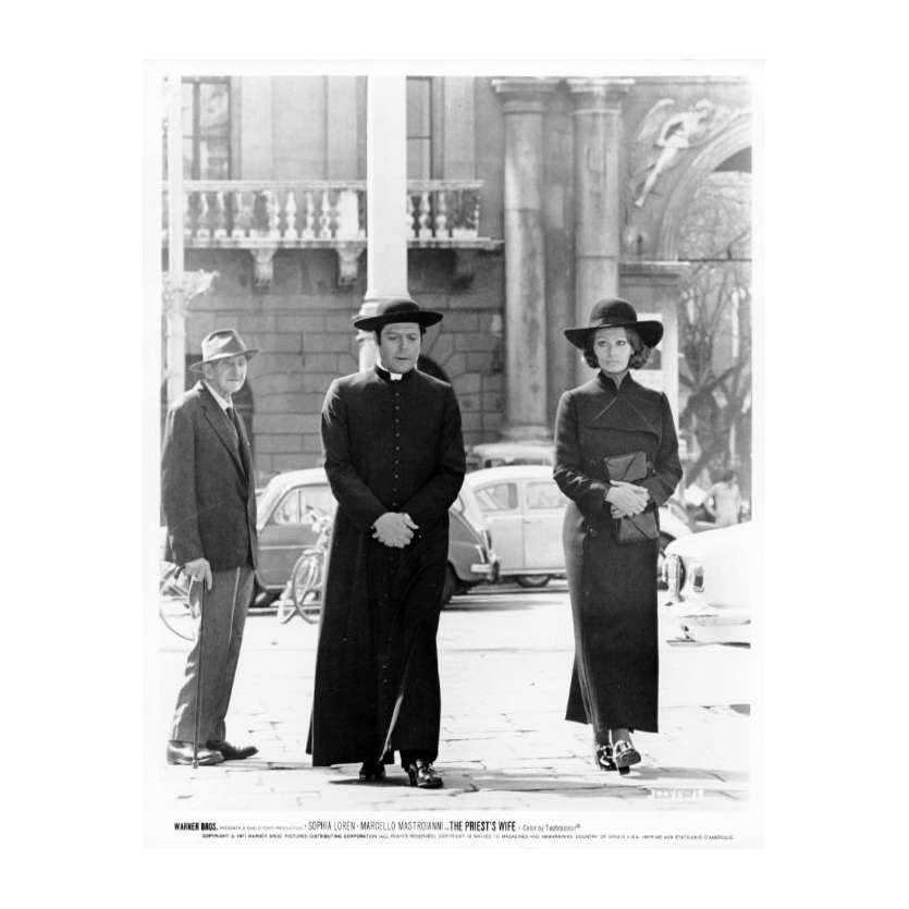 THE PRIEST'S WIFE Movie Still N26 8x10 in. - 1970 - Dino Risi, Marcello Mastroianni, Sophia Loren