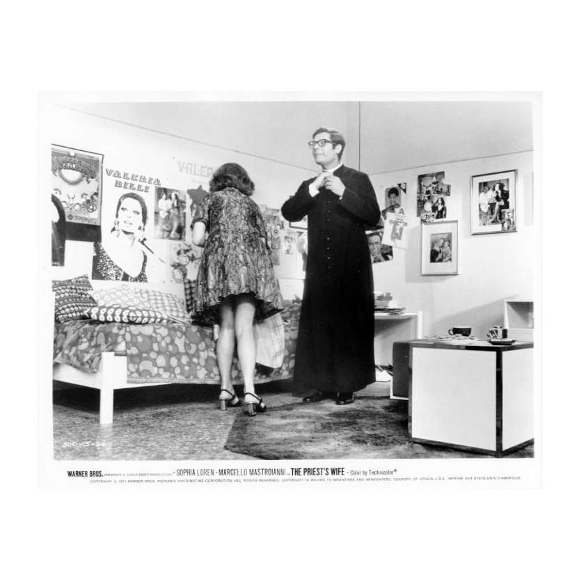LA FEMME DU PRETRE Photo de presse N21 20x25 cm - 1970 - Marcello Mastroianni, Sophia Loren, Dino Risi