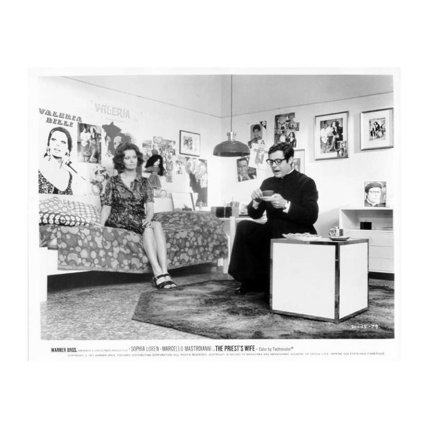 LA FEMME DU PRETRE Photo de presse N20 20x25 cm - 1970 - Marcello Mastroianni, Sophia Loren, Dino Risi