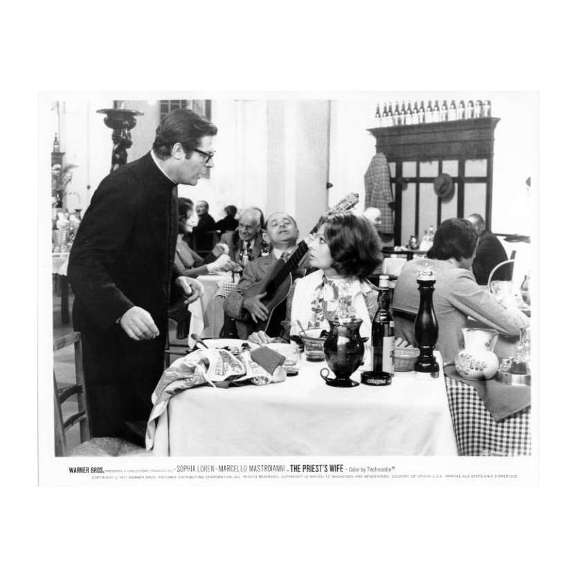 LA FEMME DU PRETRE Photo de presse N16 20x25 cm - 1970 - Marcello Mastroianni, Sophia Loren, Dino Risi