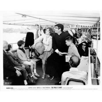 LA FEMME DU PRETRE Photo de presse N15 20x25 cm - 1970 - Marcello Mastroianni, Sophia Loren, Dino Risi