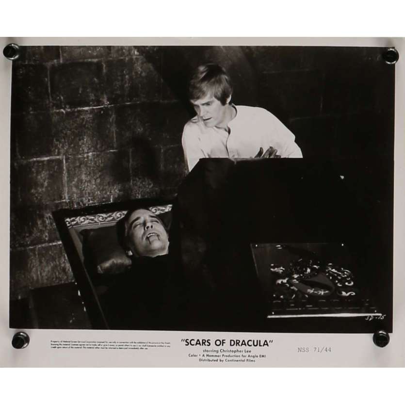 LES CICATRICES DE DRACULA Photo de presse 20x25 cm - N03 1970 - Christopher Lee, Roy Ward Baker