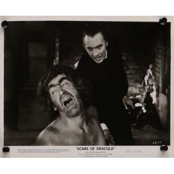 LES CICATRICES DE DRACULA Photo de presse 20x25 cm - N02 1970 - Christopher Lee, Roy Ward Baker