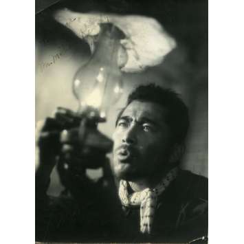 L'HOMME AU POUSSE-POUSSE / MUHOMATSU Photo signée - 12x16,5 cm. - 1958 - Toshiru Mifune, Hiroshi Inagaki L'HOMME AU POUSSE-POUSSE / MUHOMATSU Photo signée - 12x16,5 cm. - 1958 - Toshiru Mifune, Hiroshi Inagaki