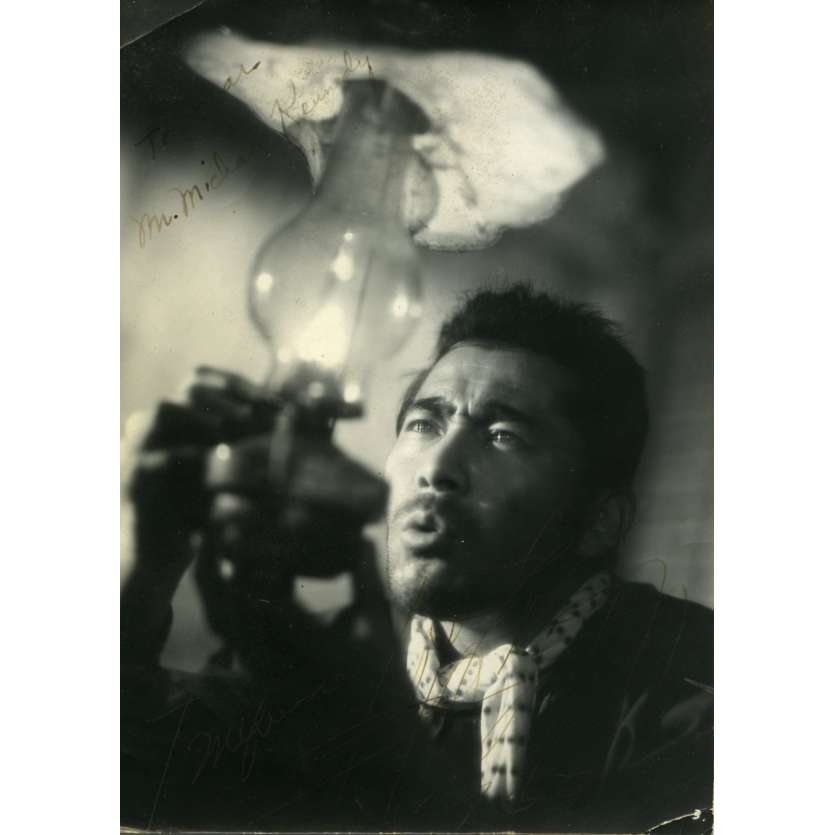 L'HOMME AU POUSSE-POUSSE / MUHOMATSU Photo signée - 12x16,5 cm. - 1958 - Toshiru Mifune, Hiroshi Inagaki