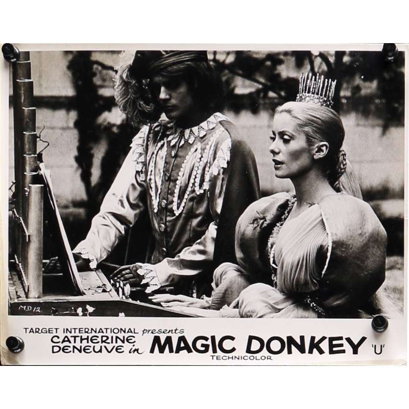 DONKEY SKIN Original Lobby Card N01 - 8x10 in. - 1970 - Jacques Demy, Catherine Deneuve