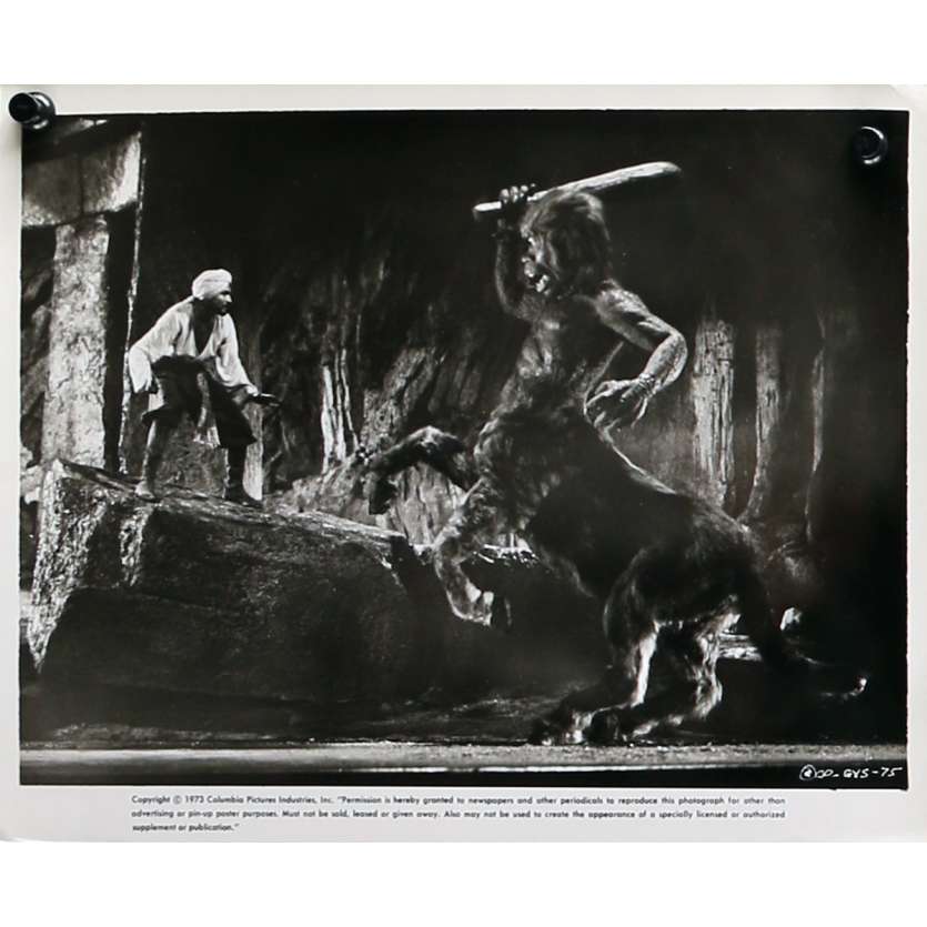 LE VOYAGE FANTASTIQUE DE SINBAD Photo de presse N03 - 20x25 cm. - 1973 - Caroline Munro, Ray Harryhausen