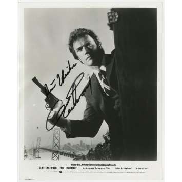 L'INSPECTEUR NE RENONCE JAMAIS Photo de presse signée par Clint Eastwood - 20x25 cm. - 1976, Dirty Harry Signed L'INSPECTEUR NE RENONCE JAMAIS Photo de presse signée par Clint Eastwood - 20x25 cm. - 1976, Dirty Harry Signed