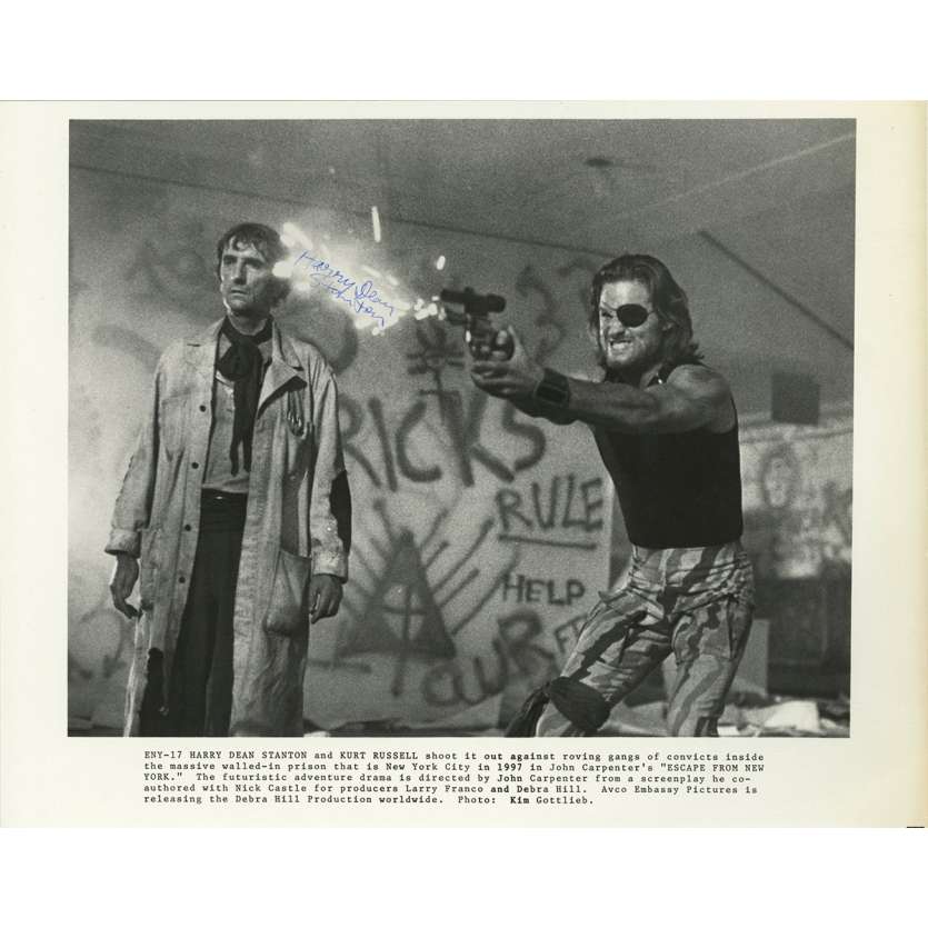 ESCAPE FROM NEW-YORK Original Signed Photo - 9x12 in. - 1981 - John Carpenter, Kurt Russel