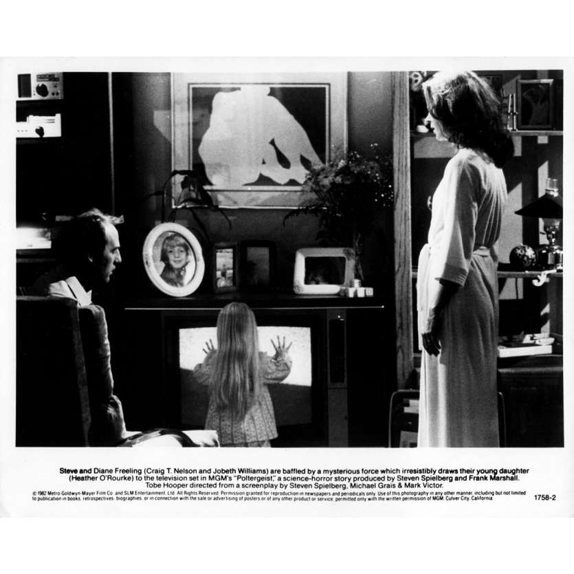 POLTERGEIST Photo de presse N03 - 20x25 cm. - 1982 - Heather o'rourke, Steven Spielberg