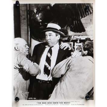 L'HOMME QUI EN SAVAIT TROP Photo de presse N02 - 20x25 cm. - 1954 - James Stewart, Alfred Hitchcock