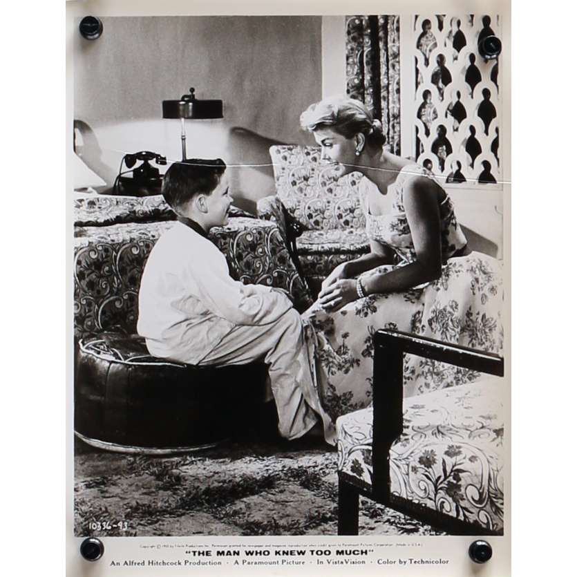 L'HOMME QUI EN SAVAIT TROP Photo de presse N04 - 20x25 cm. - 1954 - James Stewart, Alfred Hitchcock
