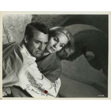 LA MORT AUX TROUSSES Photo signée par EVA MARIE SAINT - 20x25 cm. - R1980 - Alfred Hitchcock LA MORT AUX TROUSSES Photo signée par EVA MARIE SAINT - 20x25 cm. - R1980 - Alfred Hitchcock