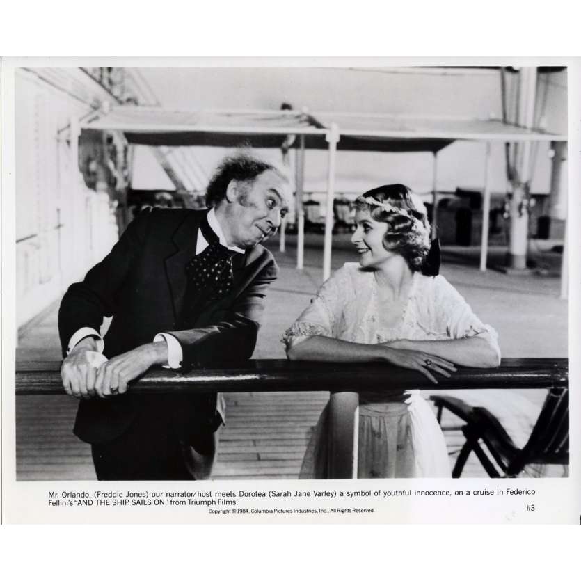 ET VOGUE LE NAVIRE Photo de presse N03 - 20x25 cm. - 1983 - Freddie Jones, Federico Fellini