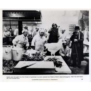 ET VOGUE LE NAVIRE Photo de presse N02 - 20x25 cm. - 1983 - Freddie Jones, Federico Fellini
