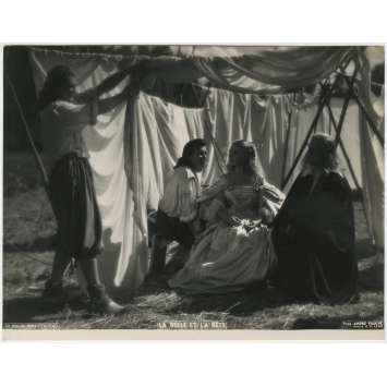BEAUTY AND THE BEAST Original Movie Still - 9x12 in. - 1946 - Jean Cocteau, Jean Marais BEAUTY AND THE BEAST Original Movie Still - 9x12 in. - 1946 - Jean Cocteau, Jean Marais