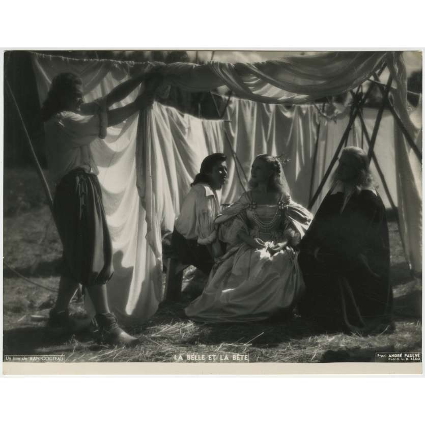 LA BELLE ET LA BETE Photo de presse - 21x30 cm. - 1946 - Jean Marais, Jean Cocteau