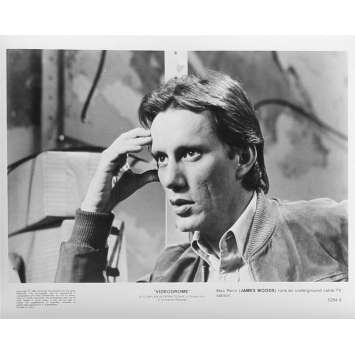 VIDEODROME Photo de presse N09 - 20x25 cm. - 1983 - James Woods, David Cronenberg