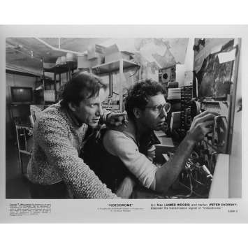 VIDEODROME Photo de presse N03 - 20x25 cm. - 1983 - James Woods, David Cronenberg