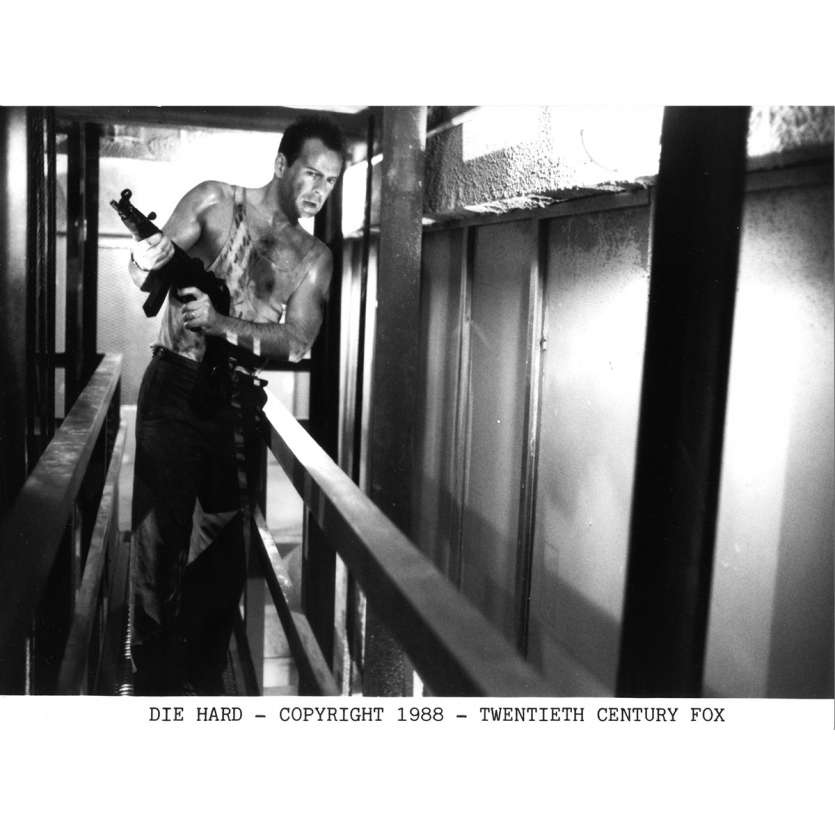 PIEGE DE CRISTAL Photo de presse N02 - 20x25 cm. - 1988 - Bruce Willis, John McTiernan