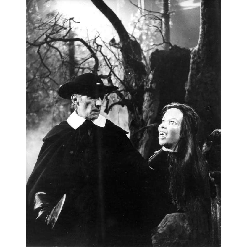 LES SEVICES DE DRACULA Photo de presse - 13x18 cm. - 1971 - Peter Cushing, John Hough