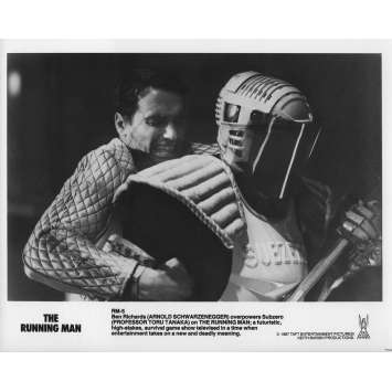 THE RUNNING MAN Original Movie Still RM-5 - 8x10 in. - 1987 - Paul Michael Glaser, Arnold Schwarzenegger