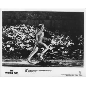 THE RUNNING MAN Original Movie Still RM-2A - 8x10 in. - 1987 - Paul Michael Glaser, Arnold Schwarzenegger