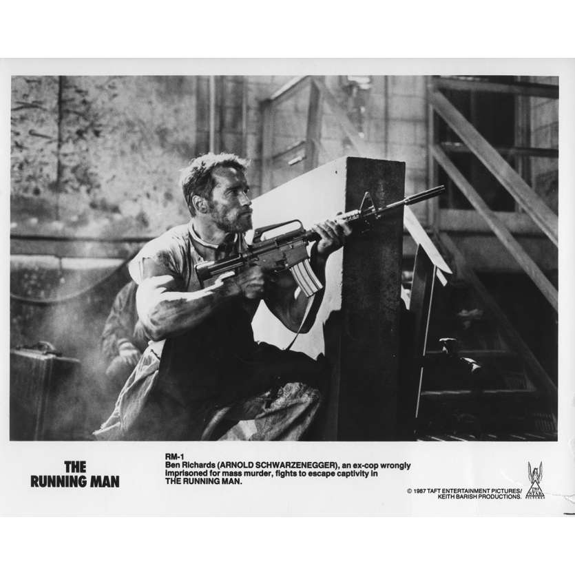 THE RUNNING MAN Original Movie Still RM-1B - 8x10 in. - 1987 - Paul Michael Glaser, Arnold Schwarzenegger