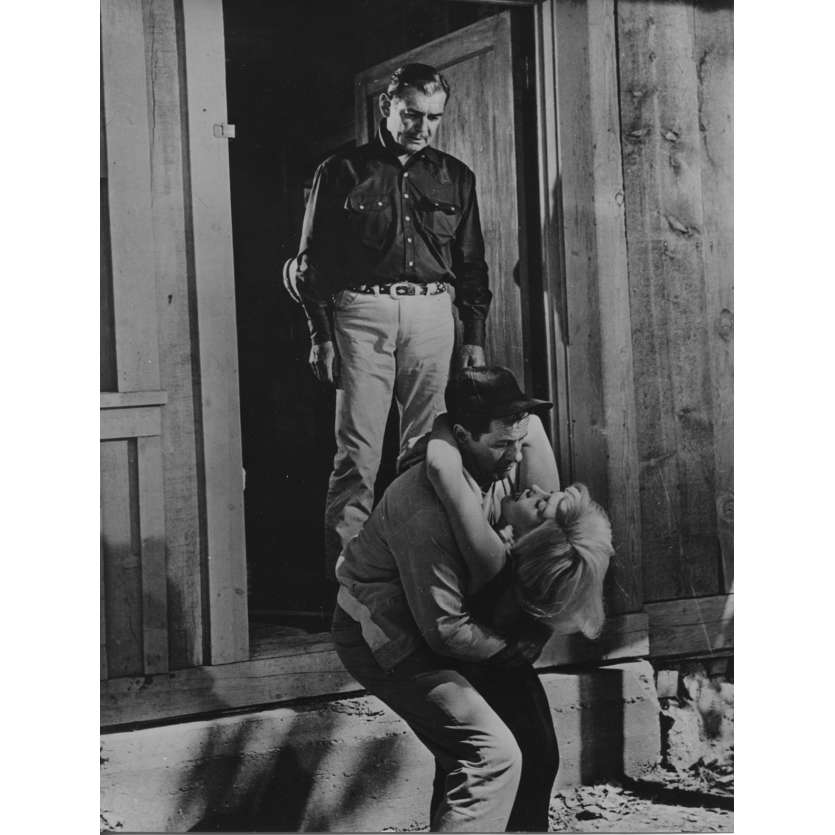 LES DESAXES Photo de presse N03 - 18x24 cm. - R1970 - Marilyn Monroe, John Huston