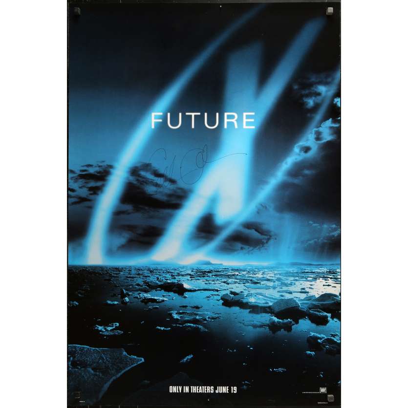 X-FILES Affiche de film US signée par GILLIAN ANDERSON - 69x104 cm. - 1998