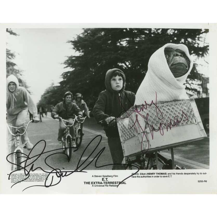 E.T. THE EXTRA-TERRESTRIAL Original Signed Photo  - 8x10 in. - 1982 - Steven Spielberg, Dee Wallace