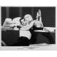 LE MILLIARDAIRE Photo de presse N07 - 20x25 cm. - R1980 - Marilyn Monroe, Yves Montand, George Cukor