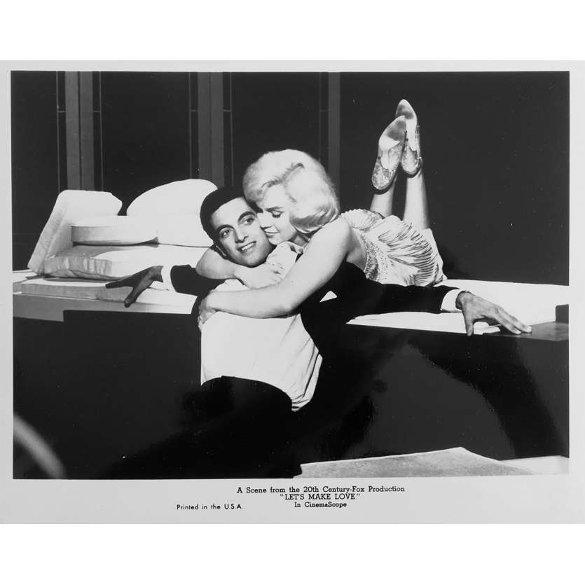 LE MILLIARDAIRE Photo de presse N07 - 20x25 cm. - R1980 - Marilyn Monroe, Yves Montand, George Cukor