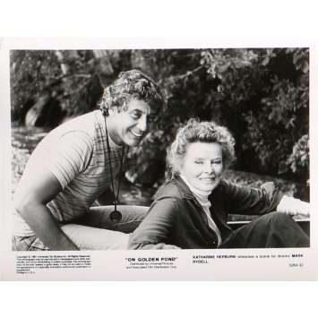 LA MAISON DU LAC Photo de presse 5264-32 - 20x25 cm. - 1981 - Katharine Hepburn, Henry Fonda, Mark Rydell