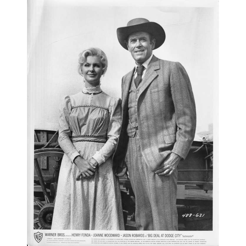 GROS COUP A DODGE CITY Photo de presse N631 - 20x25 cm. - 1966 - Henry Fonda, Joanne Woodward, Fielder Cook