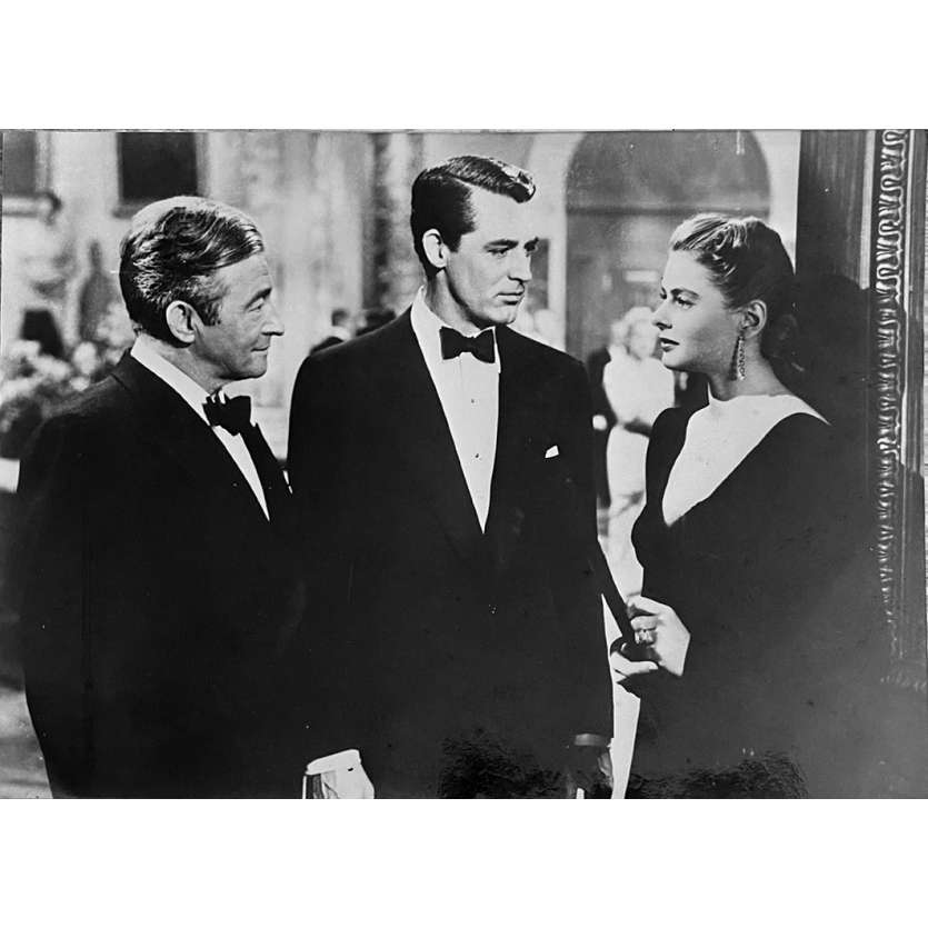 LES ENCHAINES Photo de presse - 13x18 cm. - R1970 - Cary Grant, Ingrid Bergman, Alfred Hitchcock