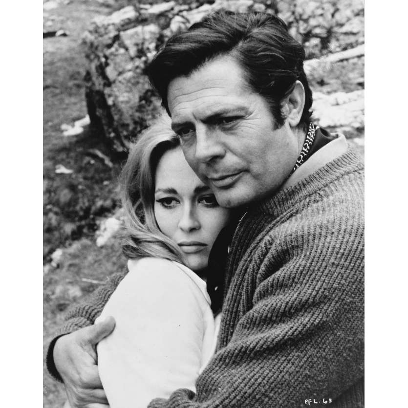 A PLACE FOR LOVERS Original Movie Still PFL-45 - 8x10 in. - 1968 - Vittorio De Sica, Marcello Mastroianni, Faye Dunaway
