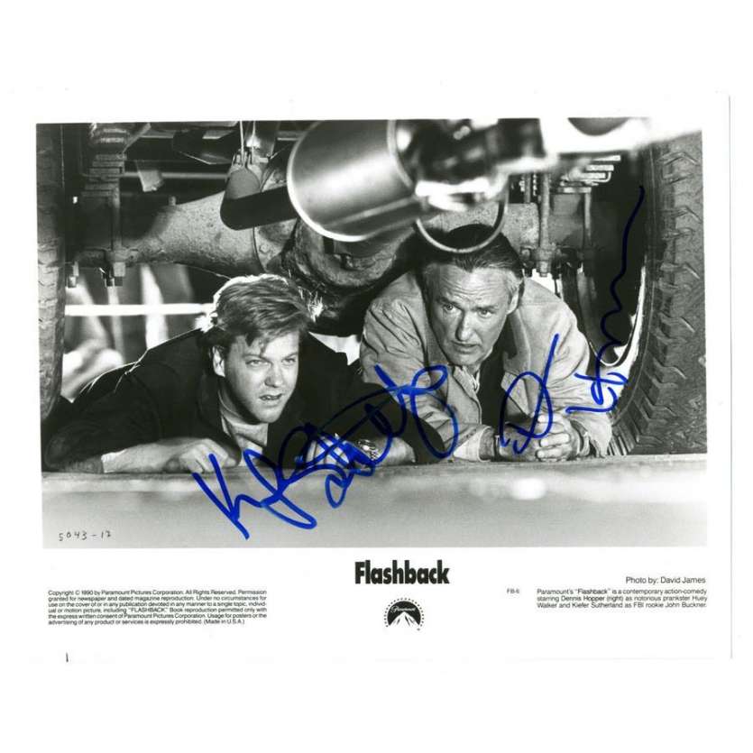 KIEFER SUTHERLAND/DENNIS HOPPER signed 8x10 still '90 both hiding under a car from Flashback!