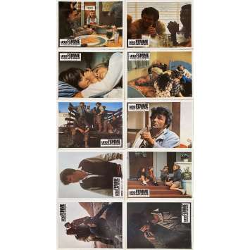 UNE FEMME SOUS INFLUENCE Photos de film x10 - 21x30 cm. - 1974 - Gena Rowlands, John Cassavetes UNE FEMME SOUS INFLUENCE Photos de film x10 - 21x30 cm. - 1974 - Gena Rowlands, John Cassavetes