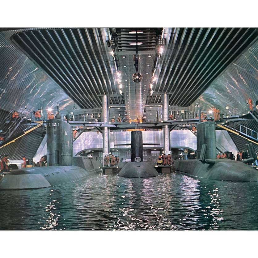L'ESPION QUI M'AIMAIT Photo de film N02 - 40x51 cm. - 1977 - Roger Moore, Lewis Gilbert