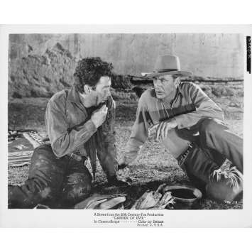 LE JARDIN DU DIABLE Photo de presse 900-28 - 20x25 cm. - 1954 - Gary Cooper, Henry Hathaway
