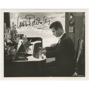 LE DIABOLIQUE MONSIEUR BENTON Photo prestige signée par Louis Jourdan - 1956