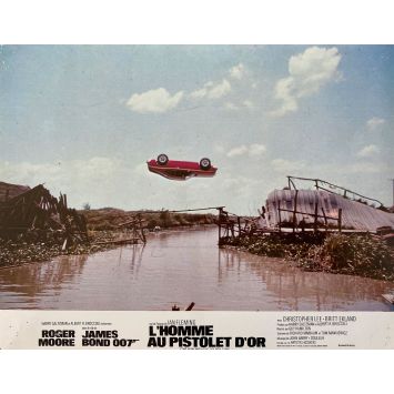 L'HOMME AU PISTOLET D'OR Photo de film N02 - 21x30 cm. - 1977 - Roger Moore, James Bond