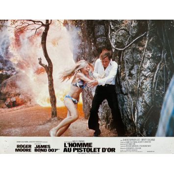 L'HOMME AU PISTOLET D'OR Photo de film N04 - 21x30 cm. - 1977 - Roger Moore, James Bond
