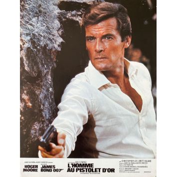 L'HOMME AU PISTOLET D'OR Photo de film N05 - 21x30 cm. - 1977 - Roger Moore, James Bond